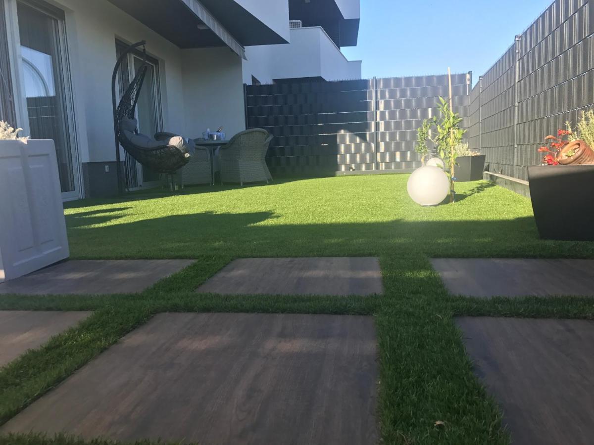 טרוגיר Hedonist-Luxury 2 Bedroom Apartment With Private Hot Tub, Garden And Free Parking מראה חיצוני תמונה