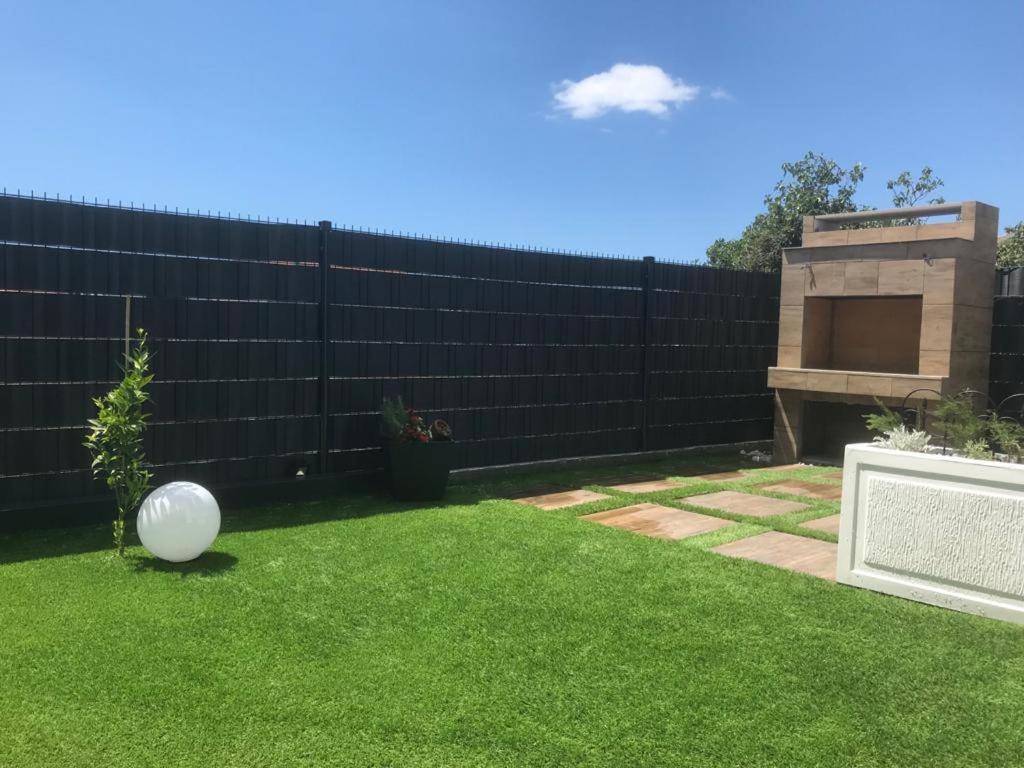 טרוגיר Hedonist-Luxury 2 Bedroom Apartment With Private Hot Tub, Garden And Free Parking מראה חיצוני תמונה