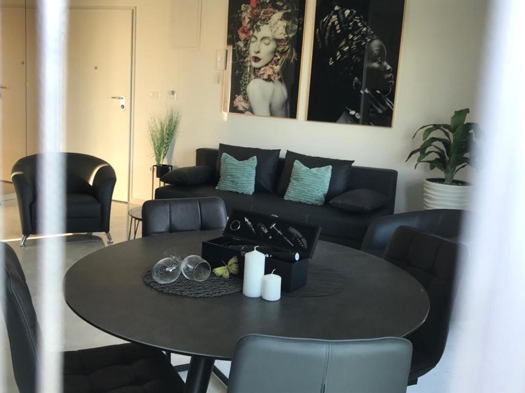טרוגיר Hedonist-Luxury 2 Bedroom Apartment With Private Hot Tub, Garden And Free Parking מראה חיצוני תמונה