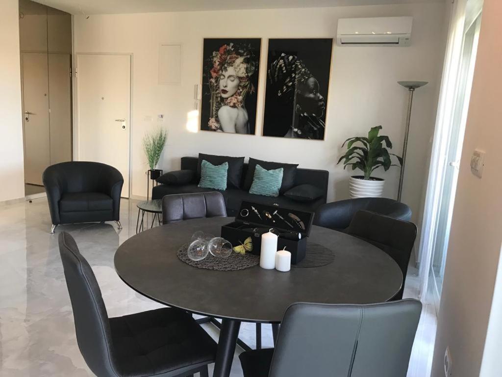 טרוגיר Hedonist-Luxury 2 Bedroom Apartment With Private Hot Tub, Garden And Free Parking מראה חיצוני תמונה
