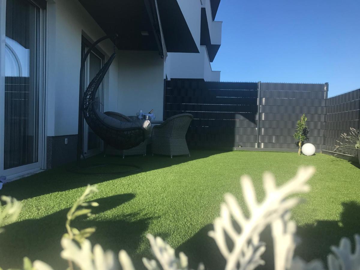 טרוגיר Hedonist-Luxury 2 Bedroom Apartment With Private Hot Tub, Garden And Free Parking מראה חיצוני תמונה
