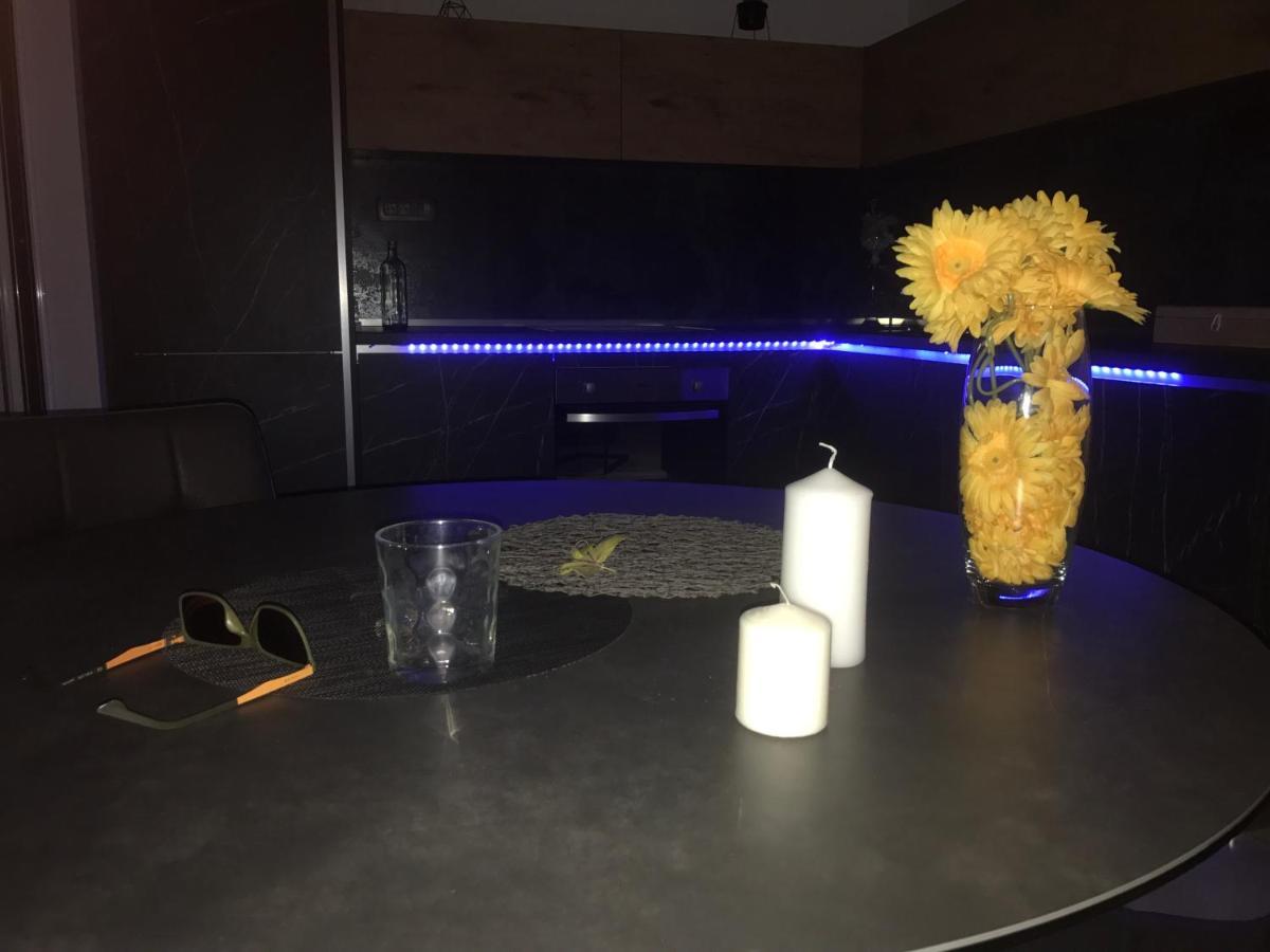 טרוגיר Hedonist-Luxury 2 Bedroom Apartment With Private Hot Tub, Garden And Free Parking מראה חיצוני תמונה
