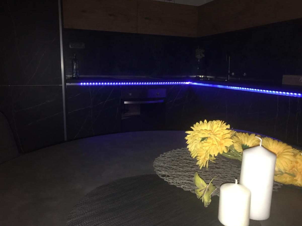 טרוגיר Hedonist-Luxury 2 Bedroom Apartment With Private Hot Tub, Garden And Free Parking מראה חיצוני תמונה