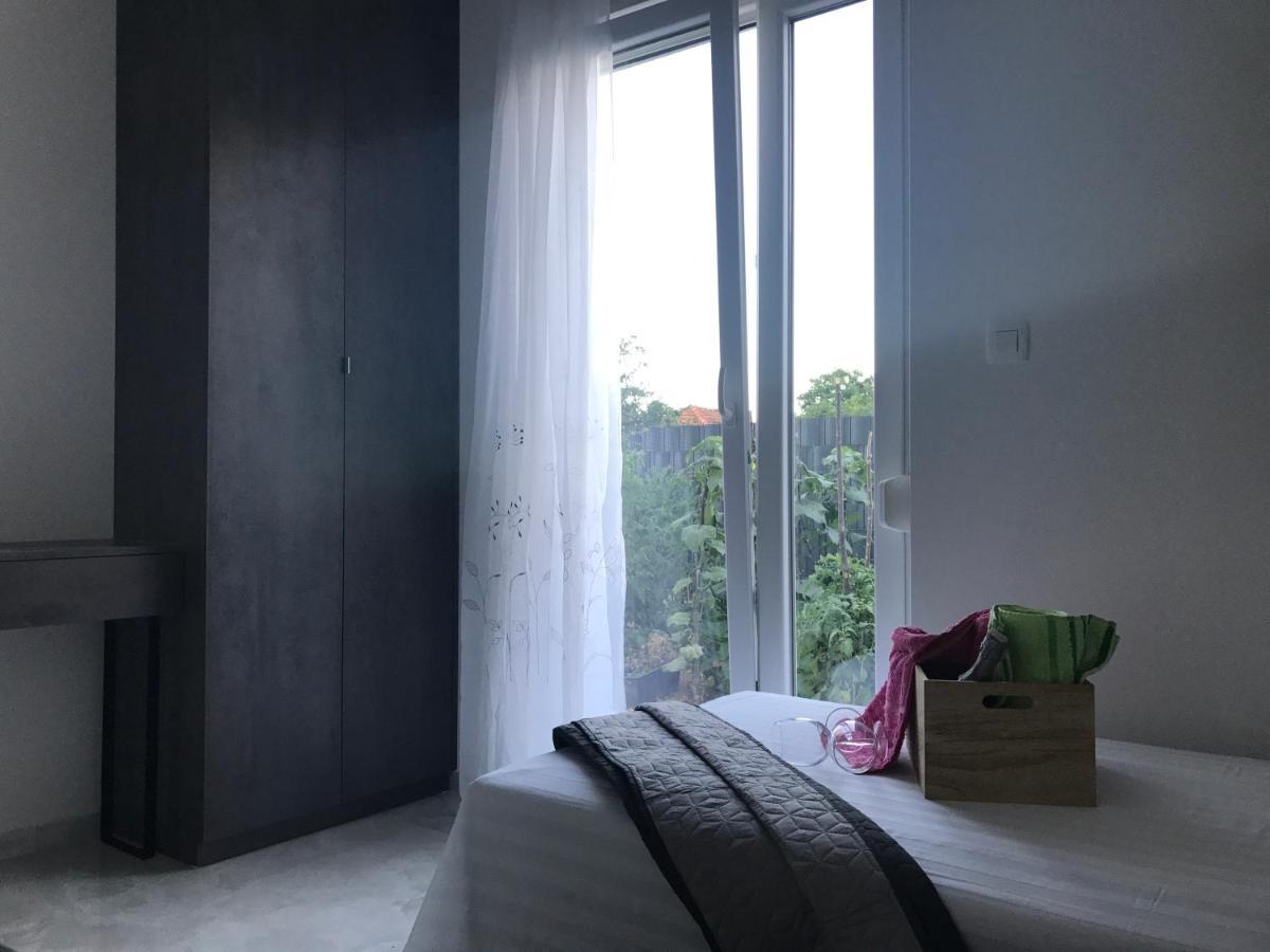 טרוגיר Hedonist-Luxury 2 Bedroom Apartment With Private Hot Tub, Garden And Free Parking מראה חיצוני תמונה