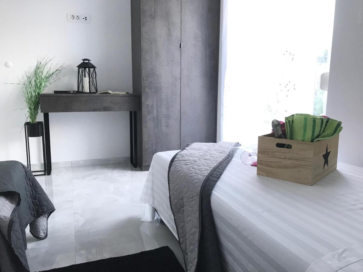 טרוגיר Hedonist-Luxury 2 Bedroom Apartment With Private Hot Tub, Garden And Free Parking מראה חיצוני תמונה