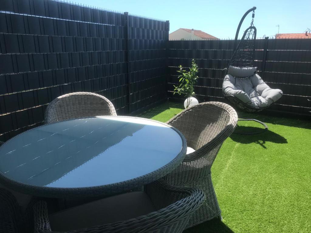 טרוגיר Hedonist-Luxury 2 Bedroom Apartment With Private Hot Tub, Garden And Free Parking מראה חיצוני תמונה