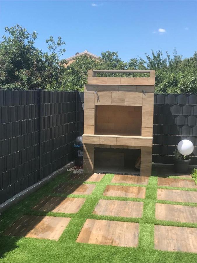 טרוגיר Hedonist-Luxury 2 Bedroom Apartment With Private Hot Tub, Garden And Free Parking מראה חיצוני תמונה