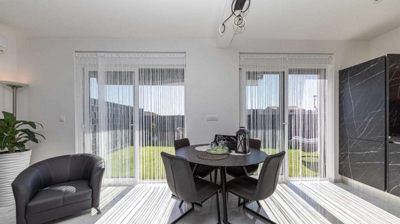 טרוגיר Hedonist-Luxury 2 Bedroom Apartment With Private Hot Tub, Garden And Free Parking מראה חיצוני תמונה