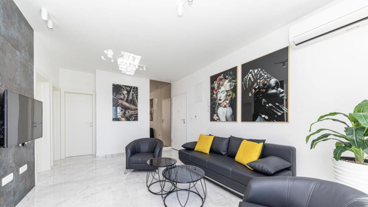 טרוגיר Hedonist-Luxury 2 Bedroom Apartment With Private Hot Tub, Garden And Free Parking מראה חיצוני תמונה