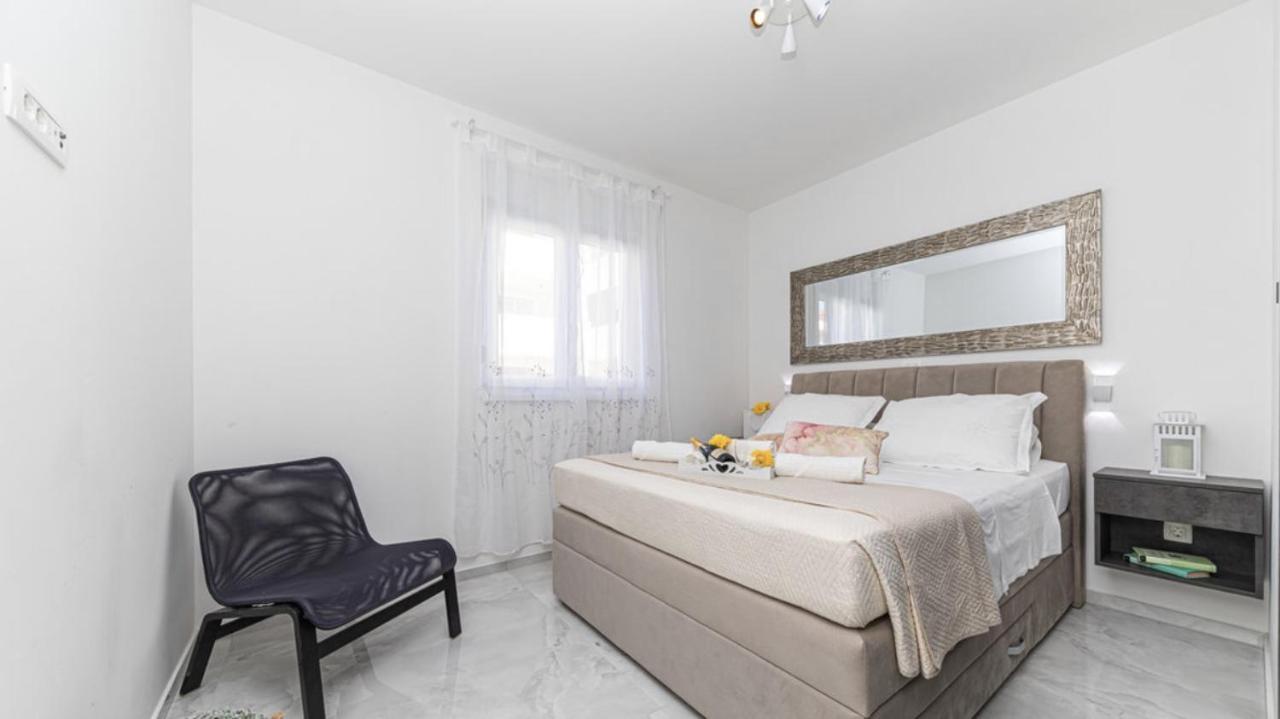 טרוגיר Hedonist-Luxury 2 Bedroom Apartment With Private Hot Tub, Garden And Free Parking מראה חיצוני תמונה